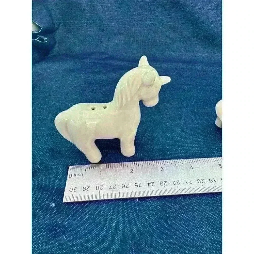 NIB Whimsical Cupboard Unicorn Salt Pepper Shakers Rose Pink Kitchen‎